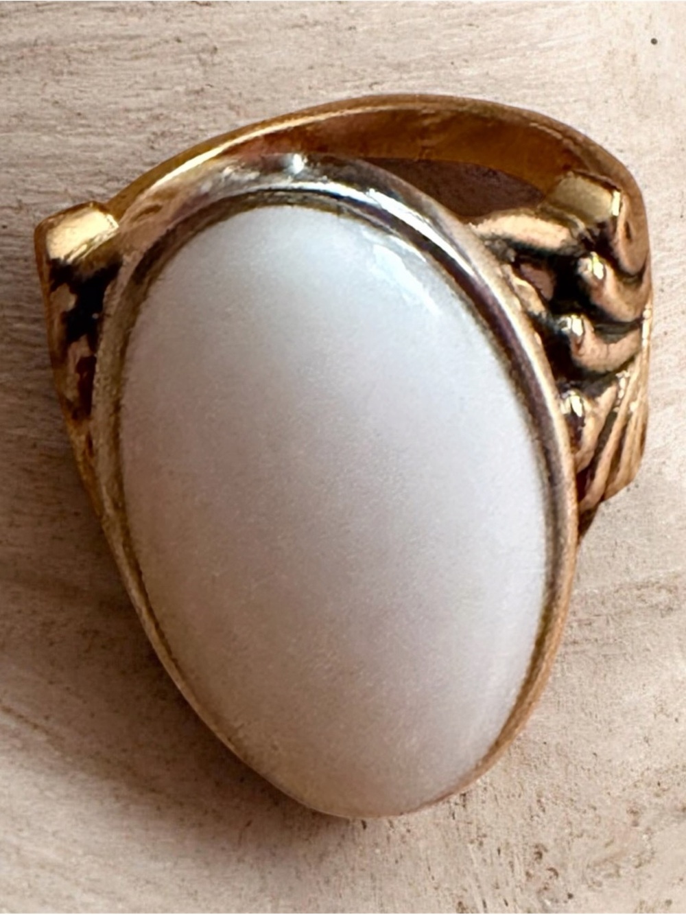 Studio Barse Gold White Oval Cabochon Ring